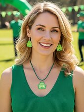 olcso kiegészítők-Női ötvözet anyagból készült Szent Patrik-napi nyaklánc és fülbevaló szett lóhere, kalap és lóhere mintákkal, tökéletes Szent Patrik-napra, mindennapi viseletre és ünnepi alkalmakra.