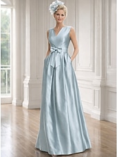 abordables Conjuntos de vestidos para mamá-Dos Piezas Corte A Hasta el Suelo Vestido Invitada Boda Vestido de Madrina Manga 3/4 Escote en Pico Elegante Brillos Y Estrellas Formal Fiesta de Boda Satén Lentejuelas Bolero incluido con Lazo(s)