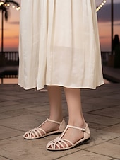 olcso Nők-női arany metálfényű ketreces szandál - elegáns lapos, pántos alkalmi cipők üdülői estékre, kényelmes T-pántos nyári szandálok nyaralási vacsorákhoz &amp;hajózási ruházat