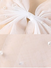 voordelige Huwelijk ACC-Elegante bruidssluier van tule met vlindermotief en imitatieparels, een bruidshoofdtooi van mesh in verschillende kleuren voor formele avondfeesten en bruiloften, en een haaraccessoire voor gala's en speciale gelegenheden.
