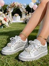 abordables mariée-Baskets de mariée argentées à lacets et strass pour femme, chaussures de mariage confortables et scintillantes pour une cérémonie en extérieur dans un jardin.