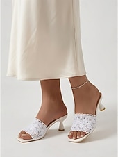 preiswerte Hochzeitsgast-Elegante weiße Damen-Mules aus Spitze – romantische, gehäkelte Sandalen mit Blumenmuster und stilvollem Spulenabsatz für Gartenhochzeiten, Brautpartys und sommerliche Gartenfeste.