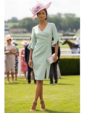 preiswerte Teelänge-Kleid Knielang Derby-Kleid Brautmutterkleid Halbarm V Ausschnitt Elegant Kentucky Derby Stretchstoff mit Falten Gerafft Drapierung