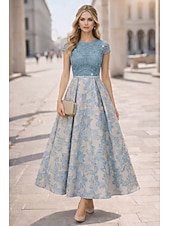 halpa Cocktailmekot-A-linja Nilkkapituinen Polven yli Muodollinen mekko Cocktailmekot Tyylikäs Lyhythihainen Tiukka pyöreä kaula-aukko Häät Muodollinen Satiini Pitsi Laskostettu selkä kanssa Laskokset Helmillä koristeltu