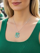 ieftine Accesorii-Colier pentru femei cu trifoi de Ziua Sfântului Patrick, pandantiv verde cu breloc din aliaj durabil, mai multe stiluri, inclusiv trifoi și potcoavă, bijuterii festive irlandeze pentru parade, petreceri și ținute de sărbătoare.