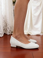 economico Madre della Sposa/Sposo-décolleté con tacco basso e largo in pizzo per la madre della sposa, comode scarpe eleganti chiuse per il giorno delle nozze, il ricevimento e gli eventi formali
