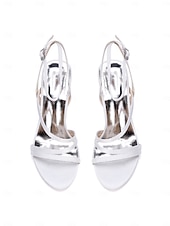 abordables Dama de honor-Sandalias de boda planas con tiras en color marfil para mujer, zapatos de novia minimalistas con tiras en el tobillo, elegantes zapatos de boda urbanos para novias.
