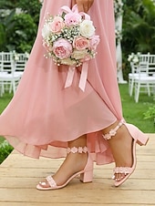 abordables Dama de honor-Sandalias de tacón cuadrado con flores amarillas para mujer: elegantes zapatos de dama de honor para bodas en el jardín.
