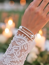 billige Bryllup ACC-Armbåndssett med tre lag i kunstperlelegering til dame, stablebare armbånd i gull og sølv med elegante perler og krystalldetaljer, vintage brudesmykker til bryllup, kveldsfester og formelle arrangementer