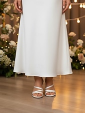 abordables Dama de honor-Sandalias de boda planas con tiras en color marfil para mujer, zapatos de novia minimalistas con tiras en el tobillo, elegantes zapatos de boda urbanos para novias.
