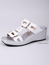 preiswerte Frauen-Weiße Keilsandalen mit Cut-out und silberner Metallic-Sohle – moderne Slipper für Outdoor-Resorts und den Sommerurlaub