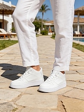 billiga Män-Herrsneakers i casual-modell, bekväma i konstläder, perfekta för utomhusaktiviteter på resorter, finns i flera färger