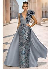  Linha A Tubinho Longo Vestidos de noite Vestido de baile com sobressaia Elegante Brilhante Floral Sem Manga Decote V Festa de Noite Casamento Cetim com Estampa floral Lantejoulas Fenda