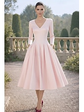 Недорогие Коктейльные платья-А-силуэт Ниже колена коктейльные платья Элегантный стиль Повседневные Полуформальные платья Рукав 3/4 V-образный вырез Вечеринка в саду Свадьба Сатин с Плиссировка