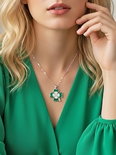 ieftine Accesorii-Colier pentru femei cu trifoi de Ziua Sfântului Patrick, pandantiv verde cu breloc din aliaj durabil, mai multe stiluri, inclusiv trifoi și potcoavă, bijuterii festive irlandeze pentru parade, petreceri și ținute de sărbătoare.