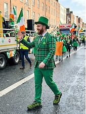  miesten Pyhän Patrickin päivän apilankuvioiset lenkkarit - kevyet urheilukengät ilmatyynypohjalla, vihreät &kultainen muotoilu, sopii erinomaisesti vapaa-ajan käyttöön &paraatit