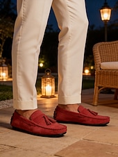 abordables Hommes-Mocassins rouges pour homme en similicuir, décontractés et confortables, parfaits pour les soirées en station balnéaire et les dîners en plein air.