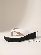 preiswerte Frauen-Weiße Plateau-Flip-Flops für Damen – bequeme, klobige Keilsandalen für den Poolbereich in Luxusresorts und tropische Urlaube &amp;Sommerurlaub am Strand