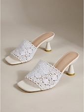 preiswerte Hochzeitsgast-Elegante weiße Damen-Mules aus Spitze – romantische, gehäkelte Sandalen mit Blumenmuster und stilvollem Spulenabsatz für Gartenhochzeiten, Brautpartys und sommerliche Gartenfeste.