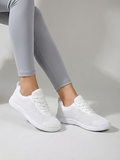 voordelige Vrouwen-Women's White Wide Fit Breathable Mesh Sneakers - Lightweight Mesh Walking Shoes for Resort Streets, Vacation Travel &amp; Everyday Casual Comfort