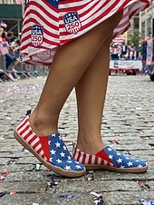  Röda blå patriotiska USA 250-årsjubileums slip-on sneakers för kvinnor - bekväma canvasskor med flaggtryck för fester, parader, avslappnade utflykter och festliga tillfällen