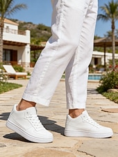 billiga Män-Herrsneakers i casual-modell, bekväma i konstläder, perfekta för utomhusaktiviteter på resorter, finns i flera färger