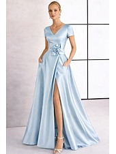 billiga A-linje kvällsklänningar-A-linje Golvlång Kvälls klänningar Elegant Den lilla svarta Hög split Kortärmad V-hals Bröllop Formell Ficka Satäng Djupt ringad rygg med Broderad blomma Veckad