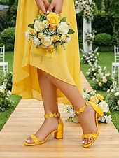 abordables Dama de honor-Sandalias de tacón cuadrado con flores amarillas para mujer: elegantes zapatos de dama de honor para bodas en el jardín.