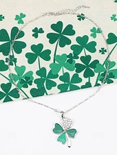 ieftine Accesorii-Colier pentru femei cu trifoi de Ziua Sfântului Patrick, pandantiv verde cu breloc din aliaj durabil, mai multe stiluri, inclusiv trifoi și potcoavă, bijuterii festive irlandeze pentru parade, petreceri și ținute de sărbătoare.