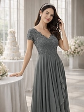 Недорогие Длина пола-А-силуэт В пол Свадебное платье для гостей Вечернее платье Платье для матери невесты С короткими рукавами V-образный вырез Элегантный стиль Простой