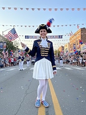  Röda blå patriotiska USA 250-årsjubileums slip-on sneakers för kvinnor - bekväma canvasskor med flaggtryck för fester, parader, avslappnade utflykter och festliga tillfällen