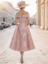 billige Te Lengde-A-linje Te-lengde Gjestekjole til bryllup Formell kjole Derbykjole Kjole til brudens mor Kortermet Løse skuldre Elegant Pastell Formell Jacquard med Plissert