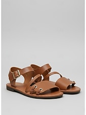 preiswerte Flache Sandalen-Leichte Damen-Sommersandalen – klassische braune flache Sandalen mit Knöchelriemen für Damen, perfekt für Strandbesuche und Alltagsoutfits.