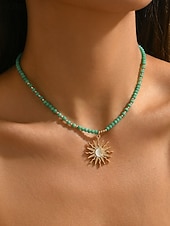 economico Accessori per le vacanze-Collana con ciondolo a forma di sole in stile bohémien da donna: materiale in lega e perline, diverse opzioni di colore, perfetta per un abbigliamento casual e per lo stile delle vacanze al mare