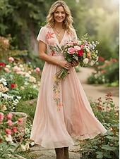 tanie Eleganckie sukienki kwiatowe-Damskie Sukienka maxi Sukienka dla gościa weselnego Sukienki szyfonowe Sukienka w kwiatki Elegancja Moda Nowoczesny Na zewnątrz Urlop Wyjściowe Regularny Kwiaty Krótki rękaw W serek Rumiany róż Lato
