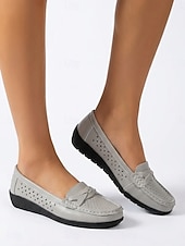 abordables Chaussures sans lacet et mocassins femme-Mocassins perforés pour femmes - chaussures blanches confortables à enfiler avec détails tressés, parfaites au quotidien, au bureau et pour les sorties décontractées.