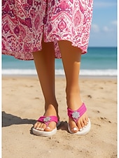 halpa Kvinnor-Women's Vibrant Fuchsia Flip Flops - Romantic Bohemian Thong Sandals with Crystal Flower Embellishment &amp; Woven Texture Sole for Beach Vacations, Island Getaways &amp; Summer Poolside