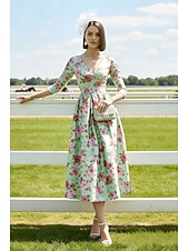 baratos Comprimento do chá-Linha A Longuette Vestido Coquetel Vestido de convidada de casamento Vestido Para Mãe dos Noivos Manga 3/4 Decote V Elegante Simples Casual Formal Cetim Elástico com Pregas Estampado