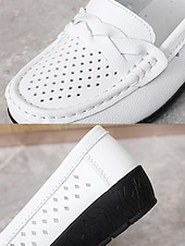 abordables Chaussures sans lacet et mocassins femme-Mocassins perforés pour femmes - chaussures blanches confortables à enfiler avec détails tressés, parfaites au quotidien, au bureau et pour les sorties décontractées.