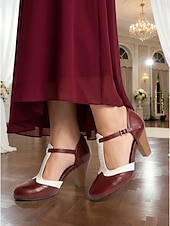 billige Mor til bruden/groom-Damesko i burgunder og hvitt med t-stropper – elegante retro pumps med mellomhøy hæl og tofarget tilskuerdesign til brudens mor, innendørs kirkeseremonier og formelle mottakelser
