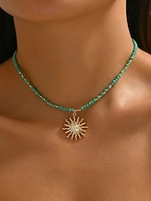 economico Accessori per le vacanze-Collana con ciondolo a forma di sole in stile bohémien da donna: materiale in lega e perline, diverse opzioni di colore, perfetta per un abbigliamento casual e per lo stile delle vacanze al mare