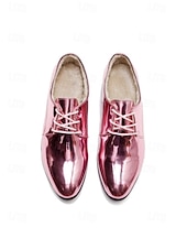 economico Scarpe Derby-scarpe eleganti da uomo in similpelle verniciata rosa metallizzato, scarpe stringate lucide per matrimoni, locali notturni ed eventi alla moda