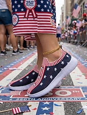  Damröda blå stickade sneakers med amerikansk flagga, lätta, andningsbara slip-on-gångskor för 4 juli, patriotiska evenemang, USA:s 250-årsjubileum &vardagskläder