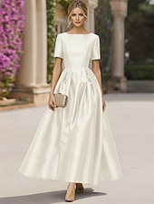  A-linja Polven yli Cocktailmekot Tyylikäs Lyhythihainen Venekaula-aukko Puutarhajuhlat Häät Tafti Joustava satiini kanssa Laskokset