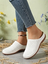 baratos Socas &amp; Mules de mulher-Mules femininas perfuradas, estilo slip-on – sapatos brancos em couro sintético com salto confortável para uso diário, passeios casuais e um estilo descontraído de verão.
