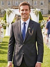 economico Matrimonio ACC-Spilla da bavero da uomo in lega con rosa e catena, accessorio per abiti da sposa e da festa, vari colori, elegante spilla floreale per occasioni formali