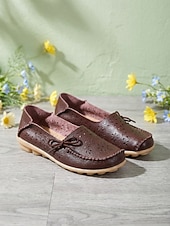 お買い得  レディースフラットシューズ-レディースレザーモカシンローファー - 普段使い、ウォーキング、旅行、オフィスに最適な、柔らかく通気性のあるカジュアルシューズ