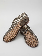 abordables Ballerines femme-Ballerines noires chics en plastique pour femmes - chaussures d'eau respirantes à structure ajourée et semelle souple, idéales pour les vacances à la plage et les promenades en bord de mer. &amp;tenues