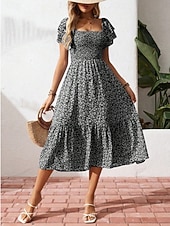 billiga Casual blommiga klänningar-Dam Midiklänning Vardagsklänning Swingklänning Blommig klänning Elegant Mode Modern Utomhus Semester Utekväll Normal Ditsy Floral Kortärmad Fyrkantig hals Blå Svart Rubinrött Purpur Sommar Vår