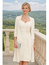 baratos Conjuntos de vestidos para mamãe-Duas Peças Tubinho Até os Joelhos Vestido de convidada de casamento Vestido Para Mãe dos Noivos Manga 3/4 Decote Princesa Elegante Tamanhos Grandes Convidado do casamento Igreja Chiffon Renda